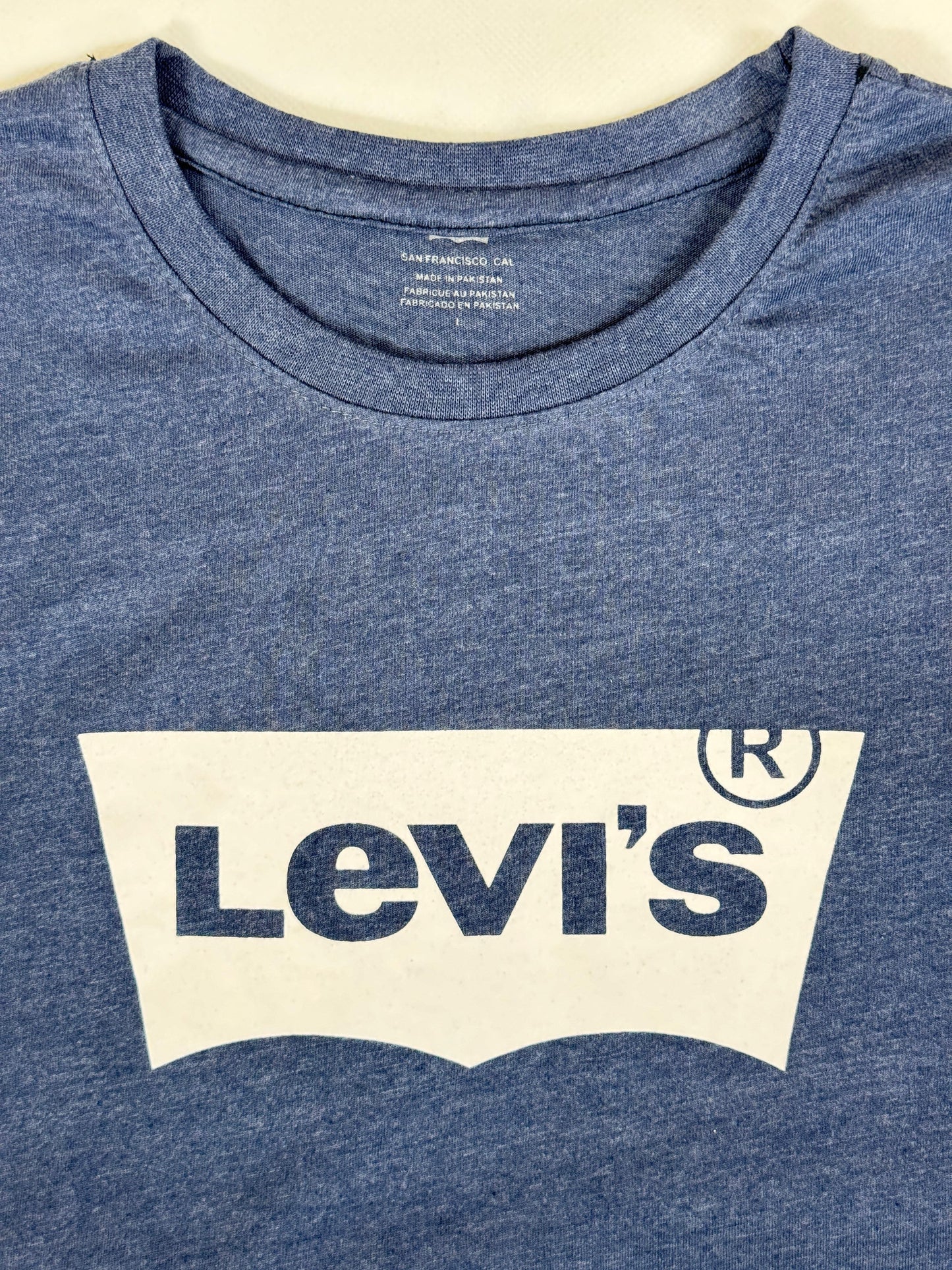 Men’s Levi’s® T-Shirt – Classic Comfort, Iconic Style