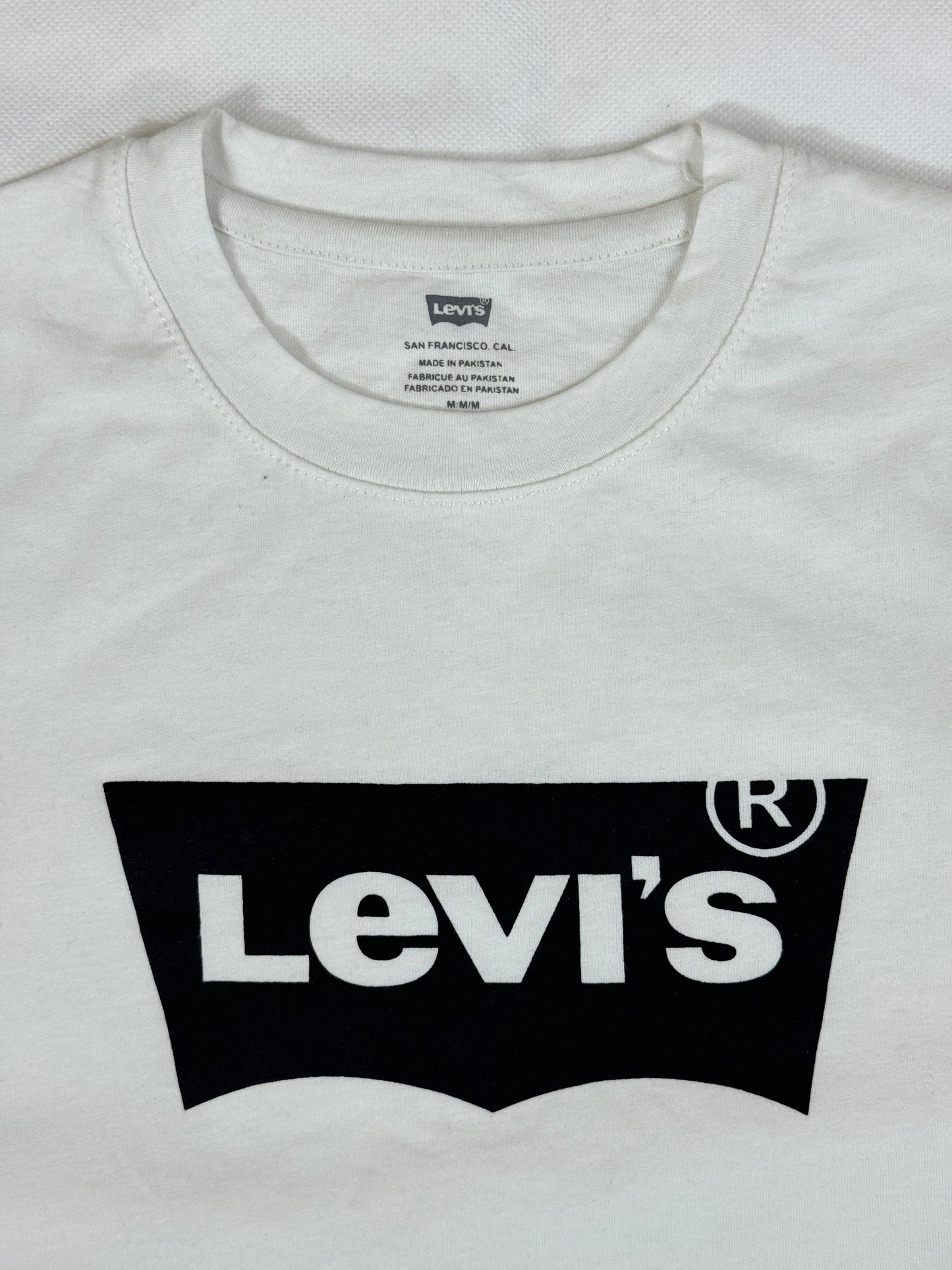 Men’s Levi’s® T-Shirt – Classic Comfort, Iconic Style