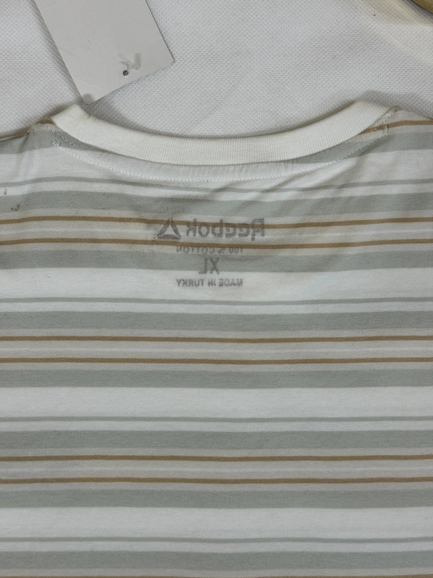 Men’s Reebok Striped T-Shirt – Laidback Style, Everyday Comfort