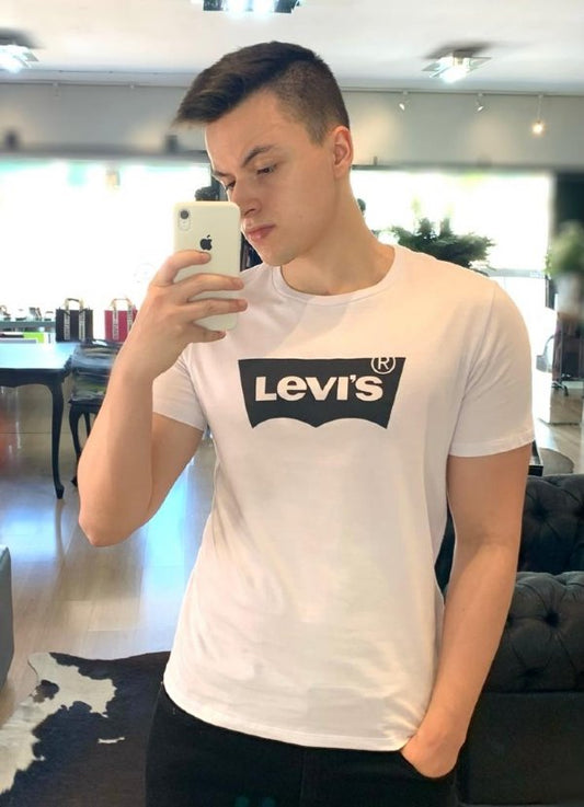 Men’s Levi’s®  T-Shirt – Classic Comfort, Iconic Style